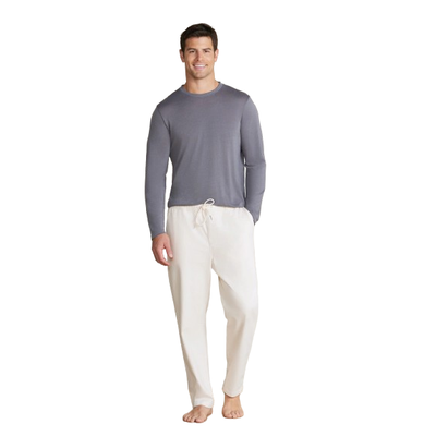 MODEL WEARING BAREFOOT DREAMS WOVEN TWILL RELAX PANT IN CANVAS