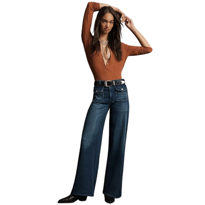 MODEL WEARING CITIZENS OF HUMANITY RAVEN PATCH POCKET WIDE LEG DENIM IN REGENCY