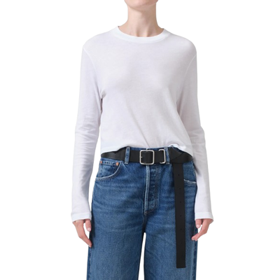 MODELWEARING CITIZENS OF HUMANITY SABINE CROP LONG SLEEVE IN WHITE