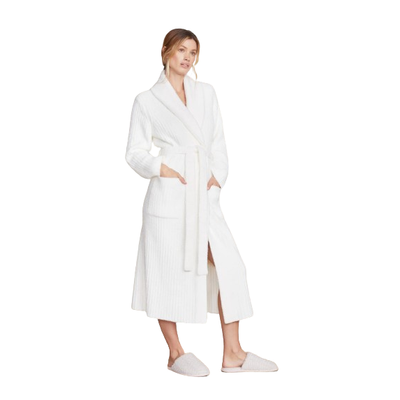 MODEL WEARING BAREFOOT DREAMS COZY CHIC RIBBED ROBE IN PEARL 