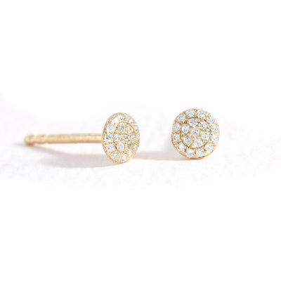 Round fashion earring in yellow gold